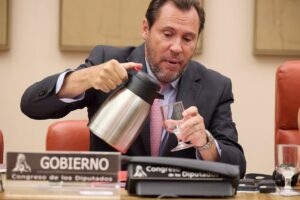 El juez del 'caso Koldo' pide la auditoría de Puente que revela que Ábalos duplicó la compra de mascarillas