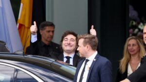 Presidente argentino Milei critica nuevamente al brasileño Lula antes de encuentro con Bolsonaro