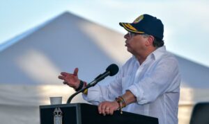 El presidente de Colombia autoriza retomar los contactos con el principal cartel del narco - AlbertoNews