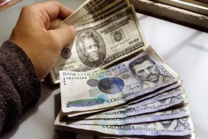 El proceso mundial de desdolarización se acelera con los BRICS y "es ya irreversible" |