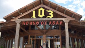 El restaurante de carretera más grande de España lleva ahí desde 1889 y esconde una bonita historia de amor