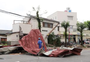 El tifón Shanshan sigue azotando Japón, donde ha dejado 6 muertos y 125 heridos - AlbertoNews
