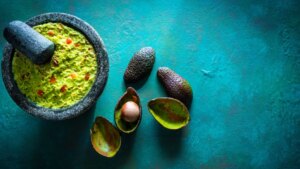 El truco para hacer el mejor guacamole casero según un cocinero mexicano con dos Estrella Michelin