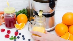 El zumo fácil de hacer en casa que produce colágeno y otras tres recetas con beneficios