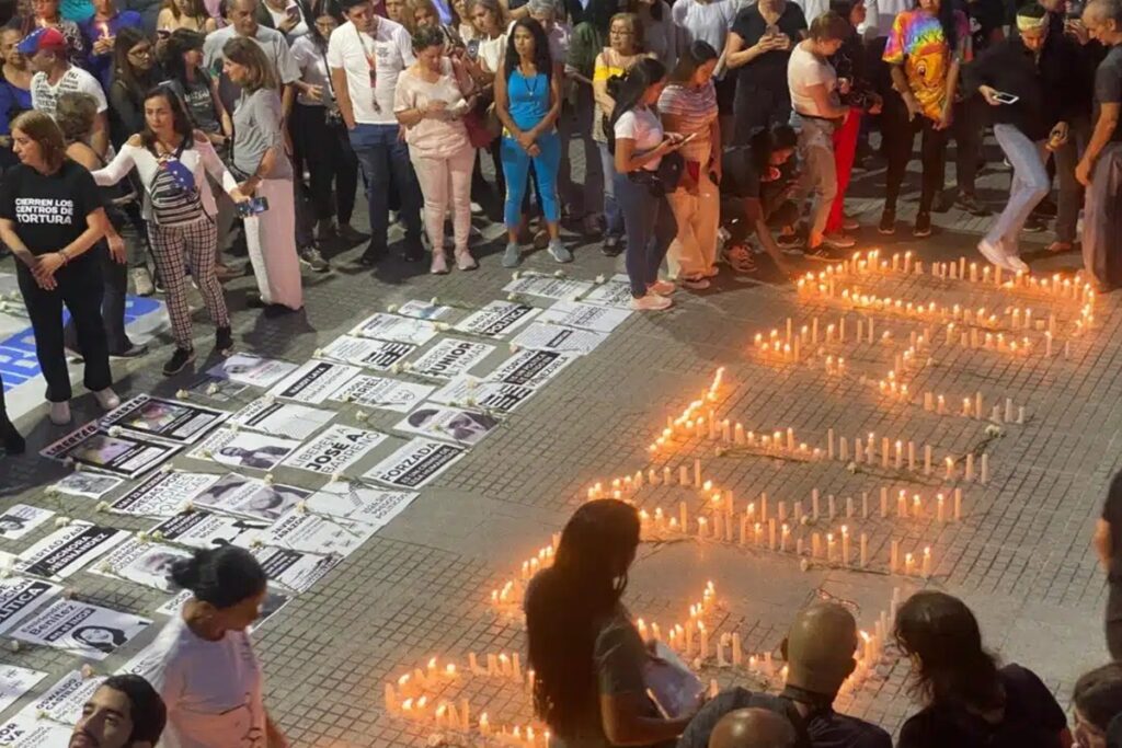 Entre rosarios y velas: opositores hicieron vigilia para pedir libertad de presos políticos