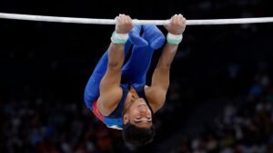 “Es una promesa cumplida”, dice la familia del gimnasta colombiano Ángel Barajas, medallista de plata en los Juegos Olímpicos de París