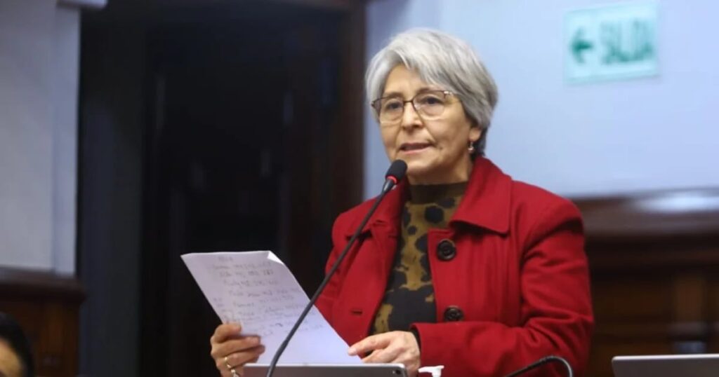 Escolares en Arequipa reiteran su rechazo contra congresista de Perú Libre señalada por caso mochasueldo