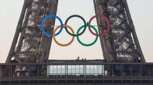 Evacuada la Torre Eiffel por la presencia de un escalador no autorizado