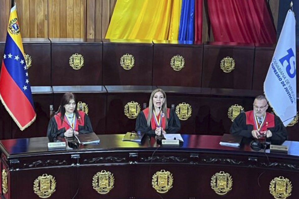 Excancilleres aseguran que decisión TSJ a Maduro no tiene validez