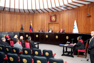 Excandidatos y dirigentes acudieron al TSJ por citación