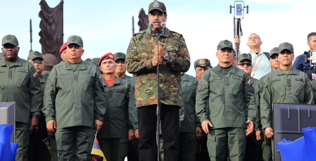 Fanb ratifica "absoluta lealtad" a Nicolás Maduro