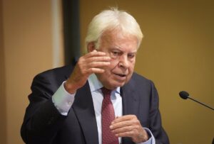 Felipe González sospecha que Maduro busca alterar las actas con un grupo chino y urge a una verificación independiente