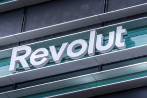 Financiera británica Revolut entra en el 'top ten' de bancos europeos al alcanzar valoración por más de 40.000 millones de euros