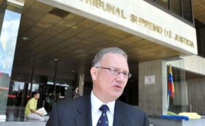 Fiscalía acusa a Perkins Rocha de terrorismo, traición a la patria e incitación al odio