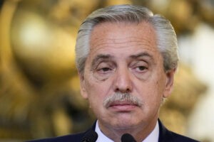Fiscalía argentina imputó a Alberto Fernández por cometer violencia contra su expareja