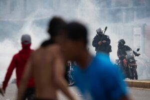 Foro Penal denuncia el traslado de detenidos en las protestas a un destino desconocido