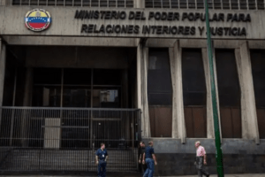 Gobierno incauta armas de guerra que serían usadas para generar violencia