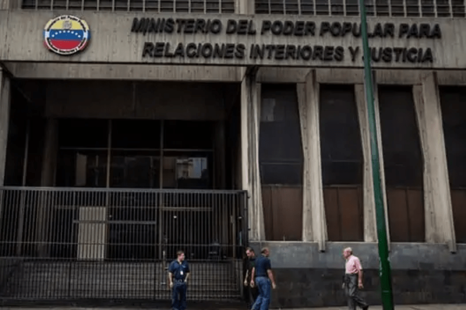 Gobierno incauta armas de guerra que serían usadas para generar violencia