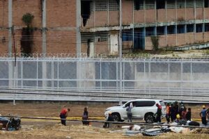 Gobierno pagó $500 a sidoristas para reparar cárceles de El Rodeo y Tocorón