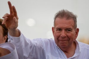 González Urrutia insta a Maduro a que "no demore más la transición en paz" en Venezuela