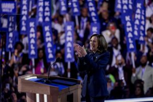 Harris hace historia al aceptar la nominación del Partido Demócrata a la Casa Blanca - AlbertoNews
