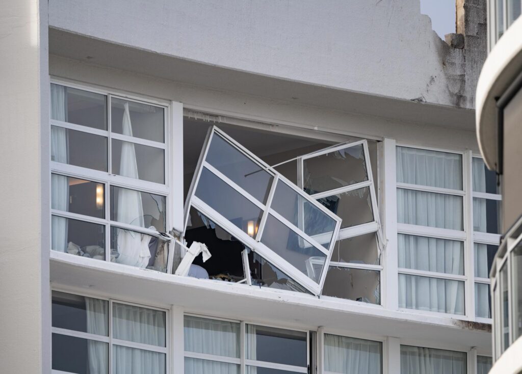 Helicóptero se estrella contra hotel Hilton en Australia; piloto muere