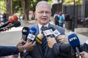 Hijo de Perkins Rocha: "Tememos cualquier cosa que pueda sucederle a mi padre"