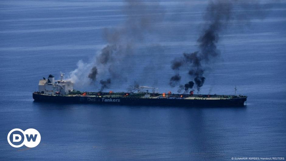 Hutíes dan "permiso" para remolcar petrolero en llamas – DW – 29/08/2024