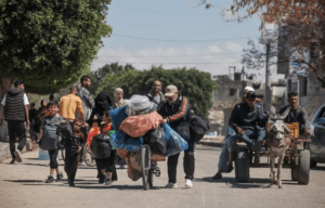 Huyen de nuevo decenas de miles de habitantes de Gaza