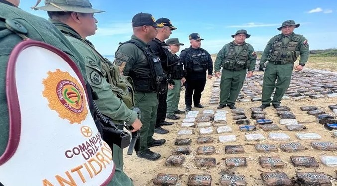Incautan 1.663 panelas de drogas en una lancha en Paraguaná