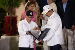 Infobae | La izquierda que apoyó a la revolución bolivariana intenta sobrevivir al huracán postelectoral - AlbertoNews