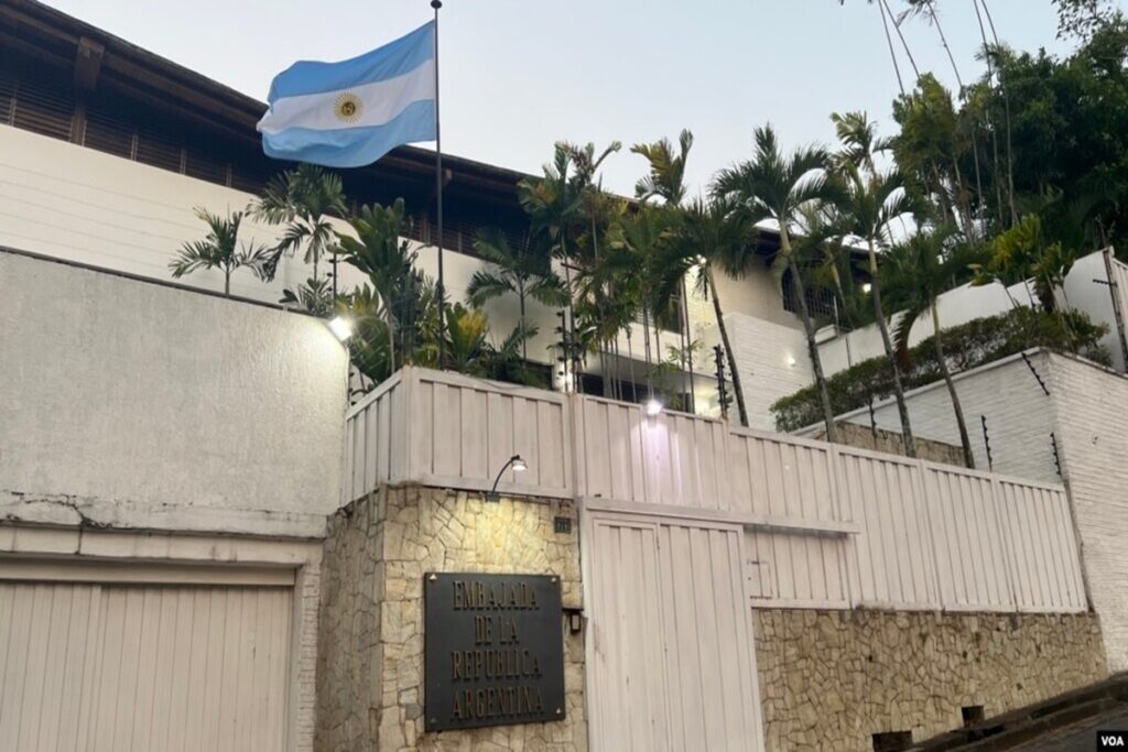 Infobae: Sebin se llevó a Carlos Barraza, trabajador de la Embajada argentina en Caracas
