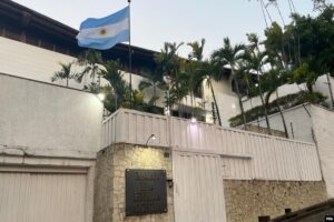 Infobae: Sebin se llevó a Carlos Barraza, trabajador de la Embajada argentina en Caracas