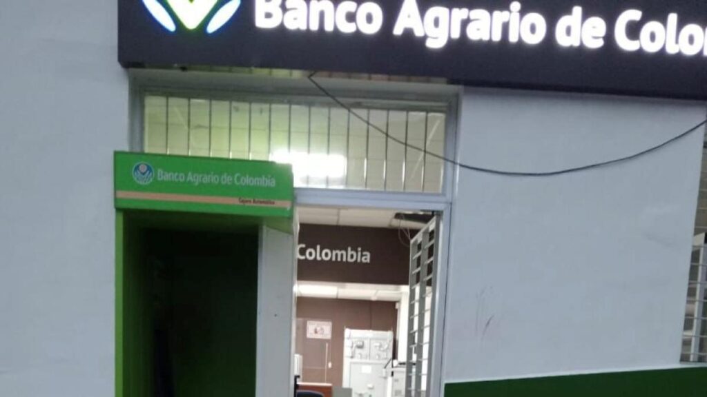 Investigan intento de asalto de sede bancaria por parte de grupo armado