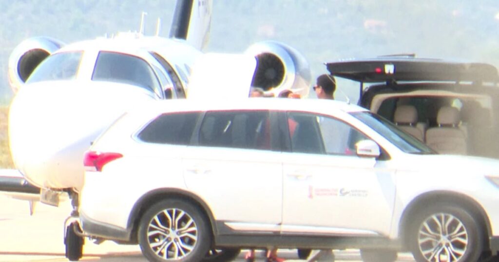 Isabel Pantoja, más misteriosa que nunca, intenta no ser vista en su viaje en avión privado rumbo a Cantora