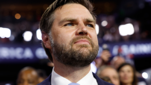 JD Vance sobre la etiqueta demócrata de 'raro': "Raro es abrir la frontera al fentanilo" - AlbertoNews