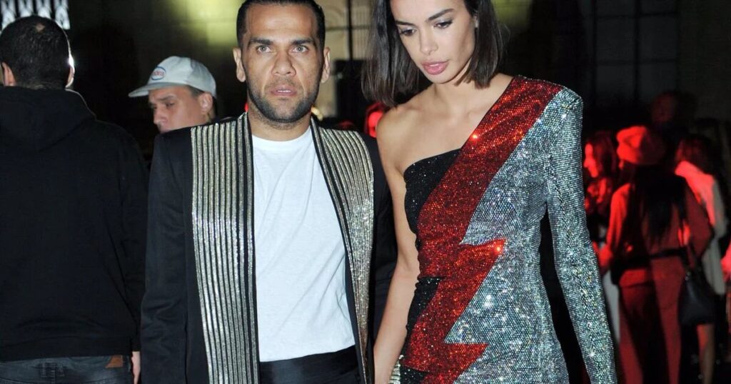 Joana Sanz presume de felicidad con Dani Alves y lanza un mensaje a sus haters: "A quien le moleste que no mire"