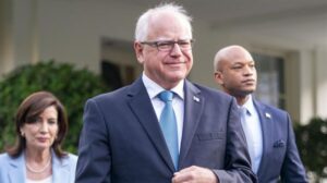 Kamala Harris elige a Tim Walz, gobernador de Minnesota, como su candidato a vicepresidente