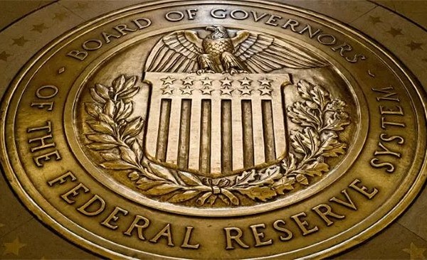 La FED decidió mantener sin cambios las tasas de interés entre el 5,25 y el 5,5%