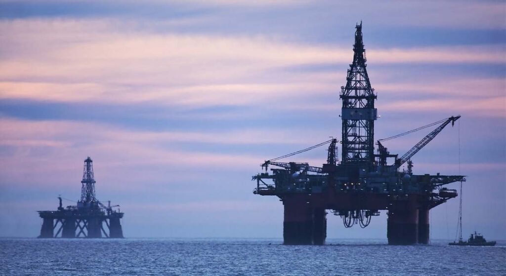 La OPEP reconoce un golpe devastador para el petróleo... pero una triple amenaza enciende las subidas