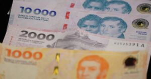 La baja del impuesto PAIS reforzará el descenso de la inflación pero obliga a recalibrar el ajuste fiscal