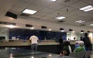 La banca activó los planes de contingencia durante la falla eléctrica