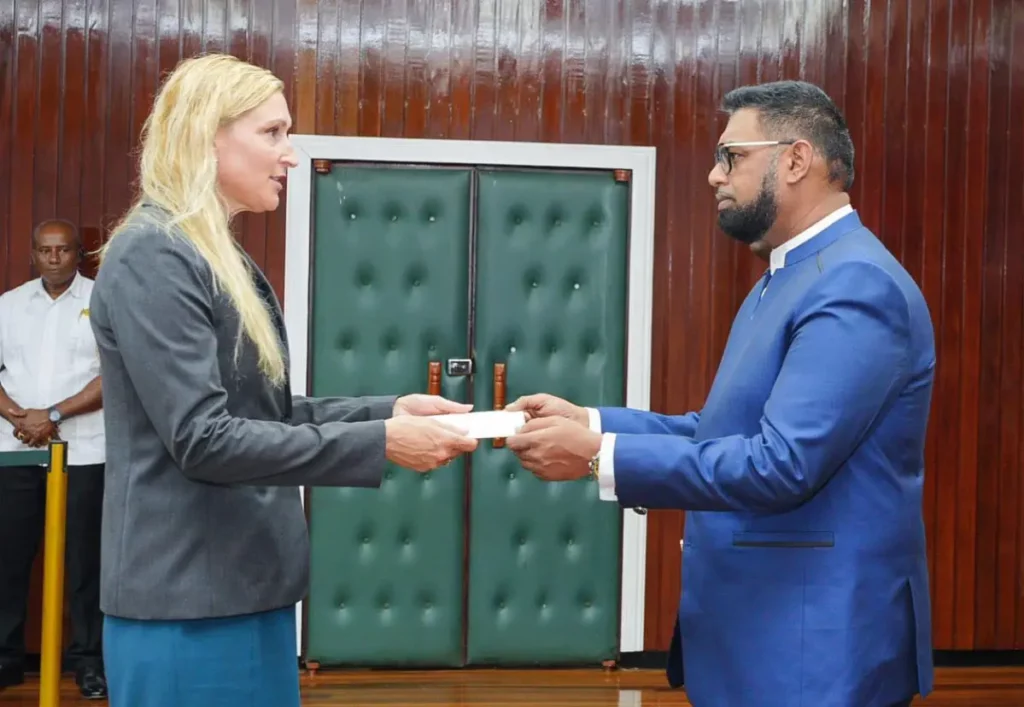 La embajadora de EE.UU. en Guyana pide a Caricom que apoye la "democracia" en Venezuela - AlbertoNews