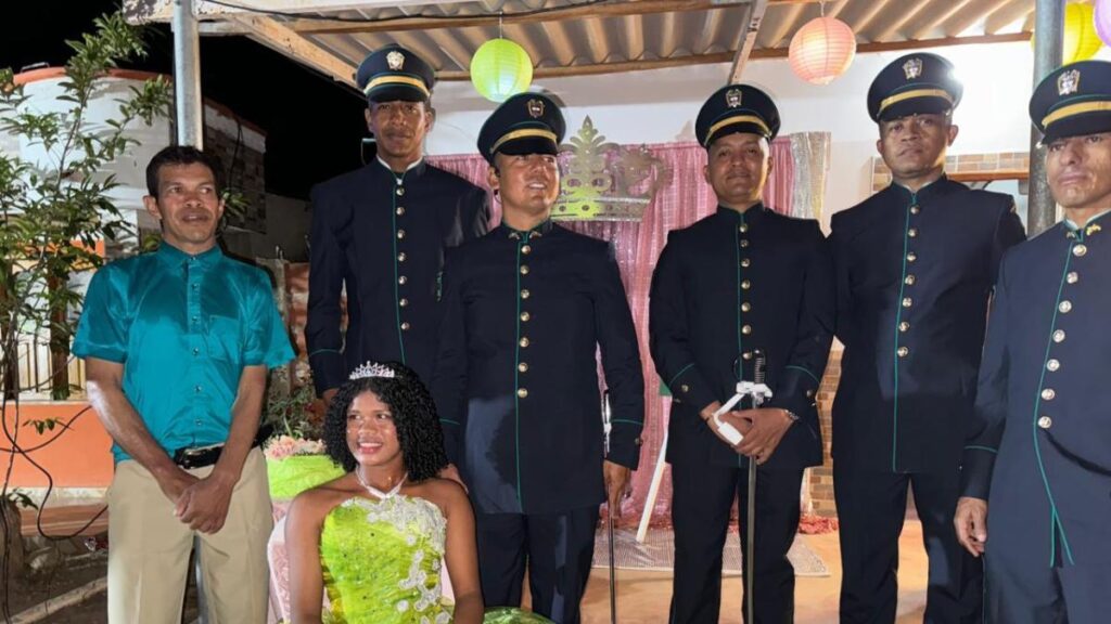 La emotiva historia del quinceañeros de Yuraine Molina, gracias a la Policía tuvo un cumpleaños de ensueño
