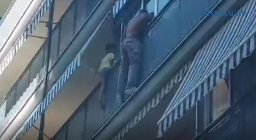 La historia del joven migrante que ha arriesgado su vida para salvar a un niño que colgaba de un balcón en Alicante
