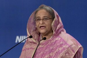 La primera ministra de Bangladesh dimite y abandona el país ante las fuertes protestas