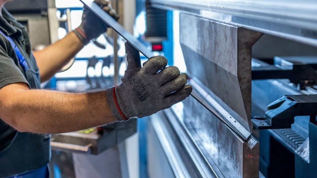 La producción industrial cayó 1,8% frente al año pasado