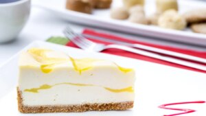 La tarta de limón fácil, rápida y saludable que puedes hacer sin horno y con 3 ingredientes