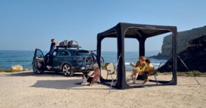 La tienda de campaña para el coche que te salvará estas vacaciones