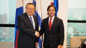 Lacalle Pou recibió a una importante delegación china con el objetivo de avanzar hacia un TLC